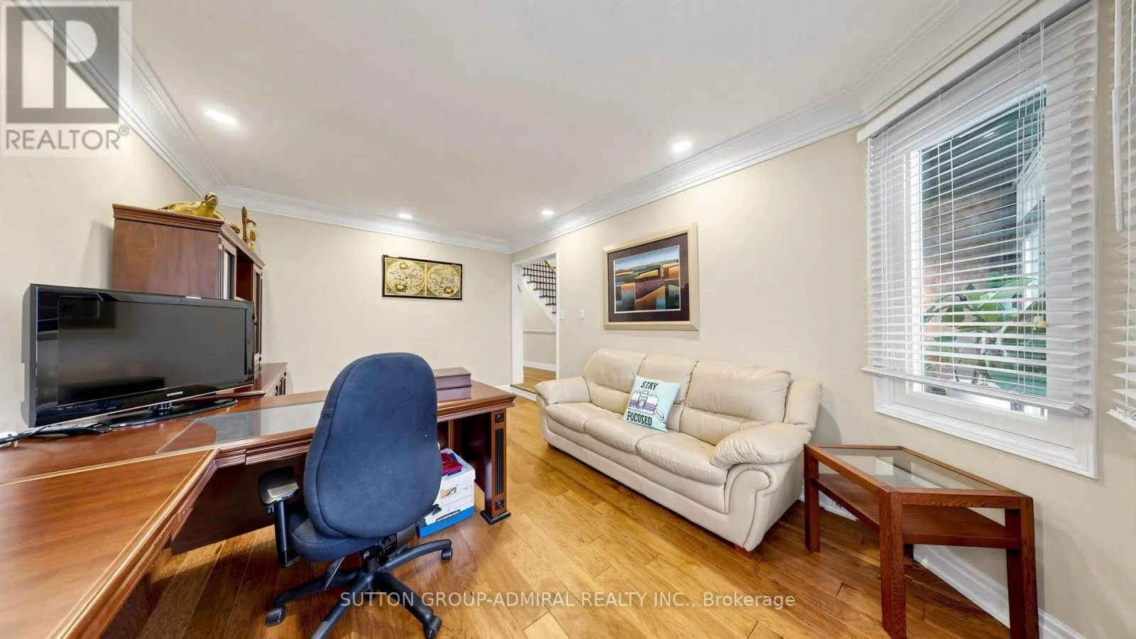 104 TOPHAM CRESCENT