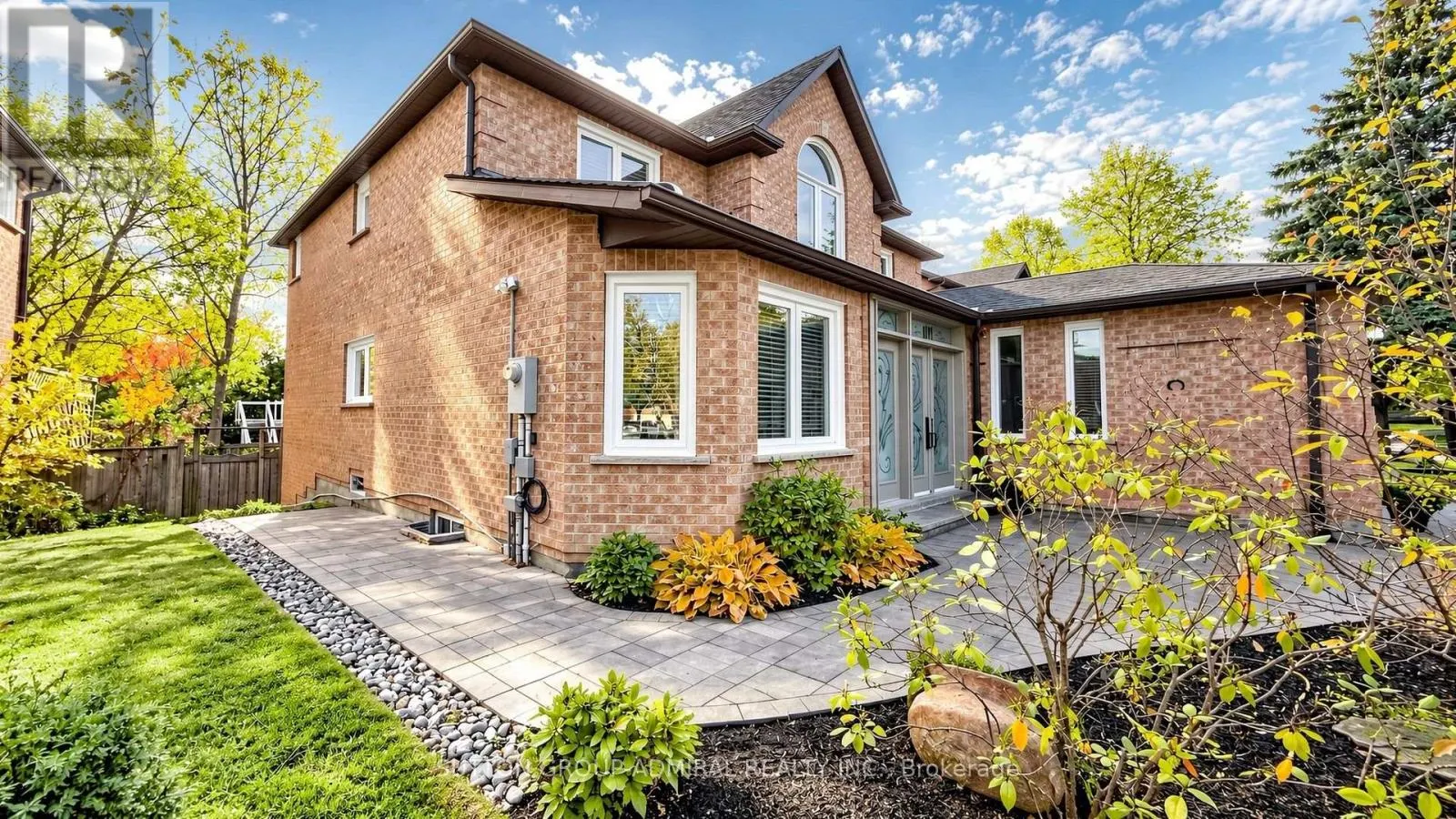 104 TOPHAM CRESCENT