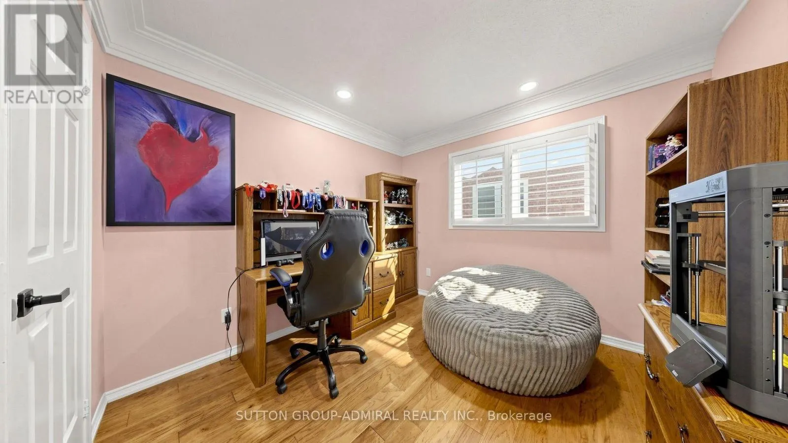 104 TOPHAM CRESCENT