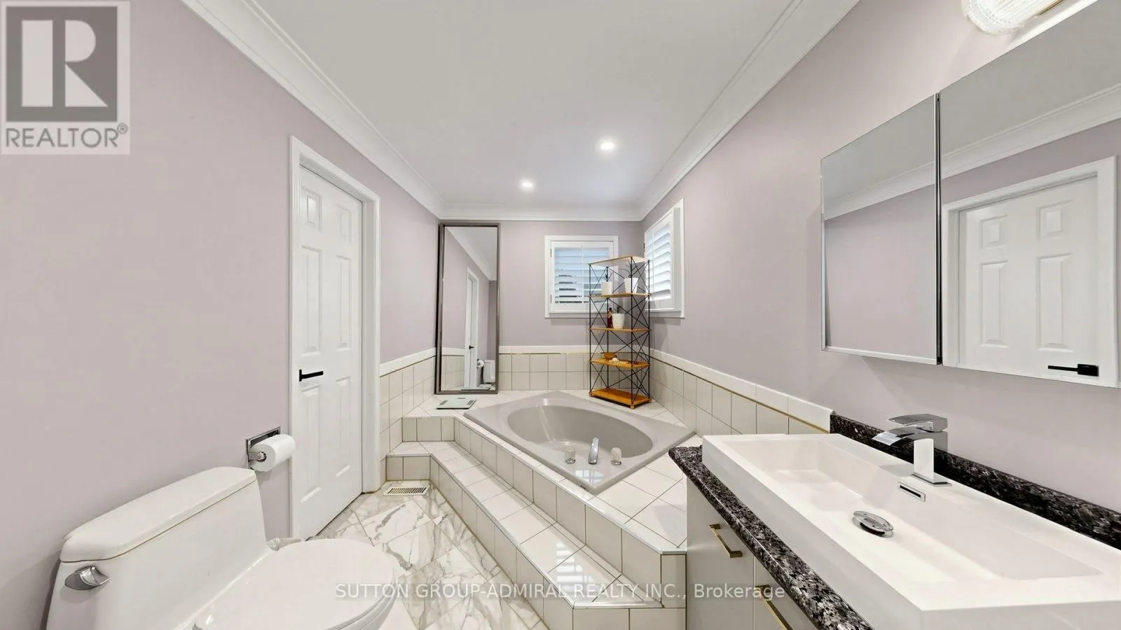 104 TOPHAM CRESCENT