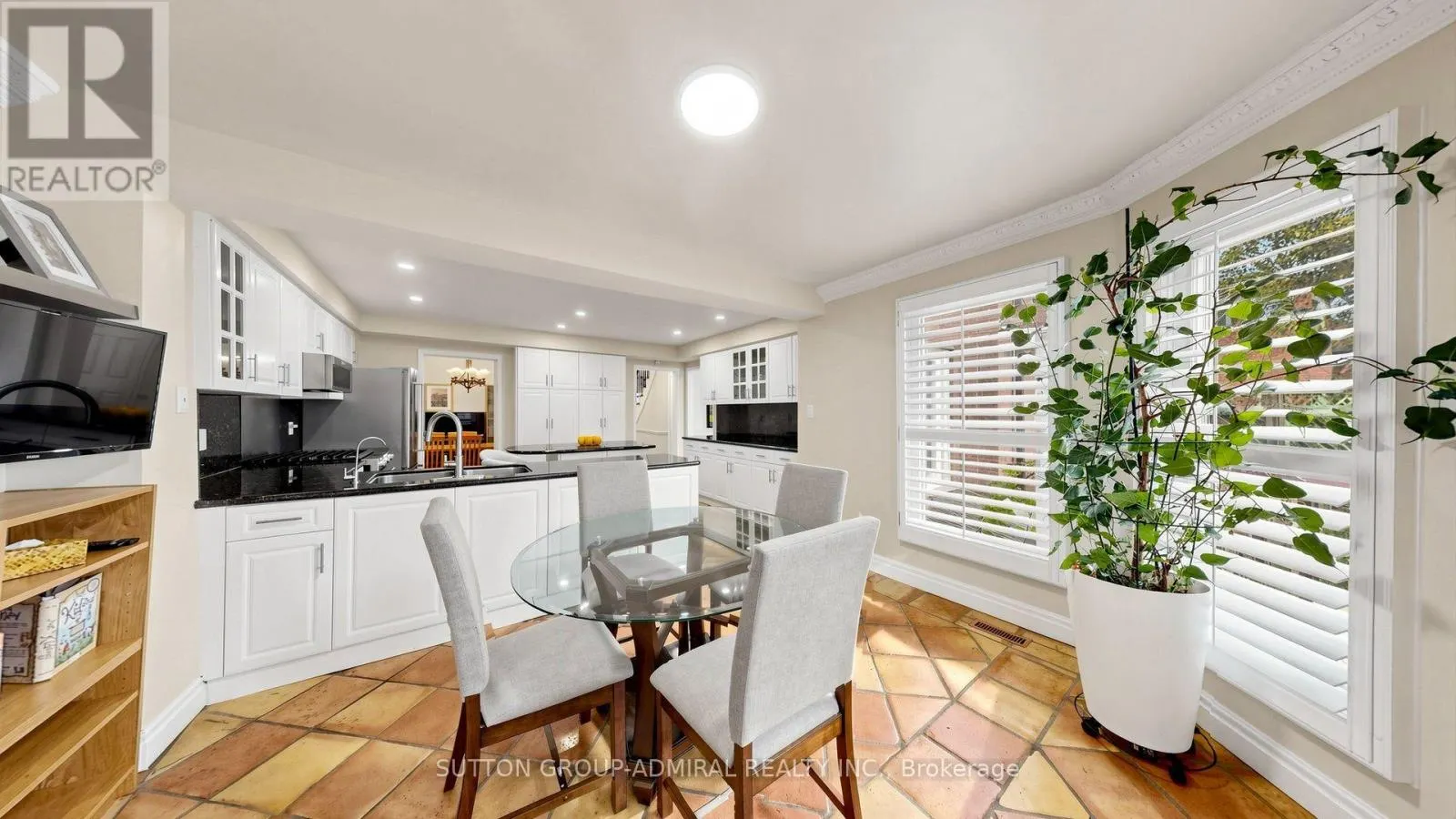 104 TOPHAM CRESCENT