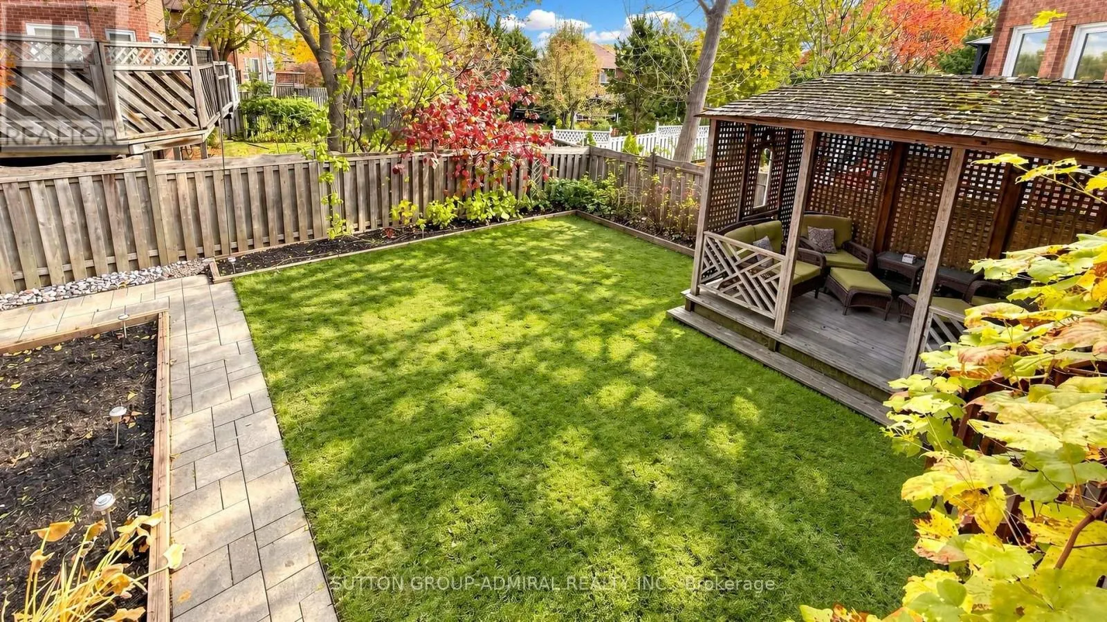 104 TOPHAM CRESCENT
