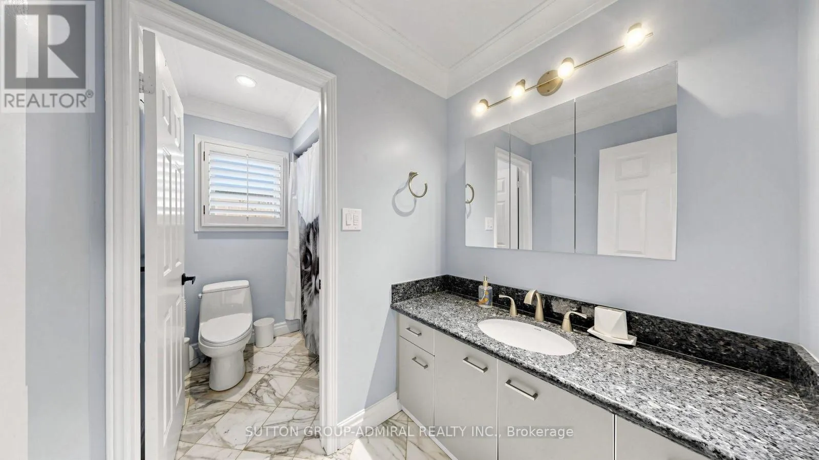 104 TOPHAM CRESCENT
