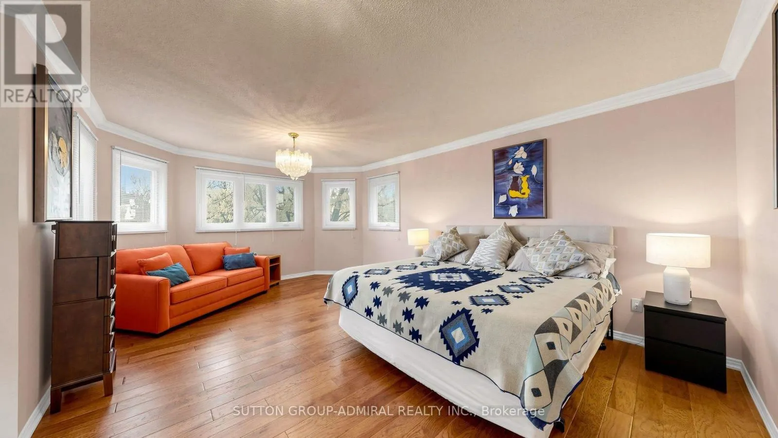 104 TOPHAM CRESCENT