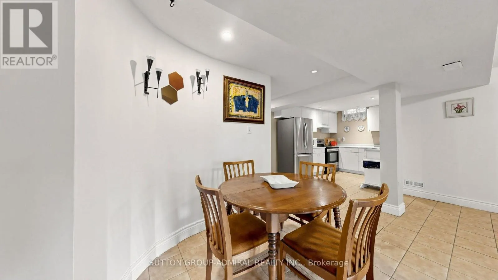 104 TOPHAM CRESCENT