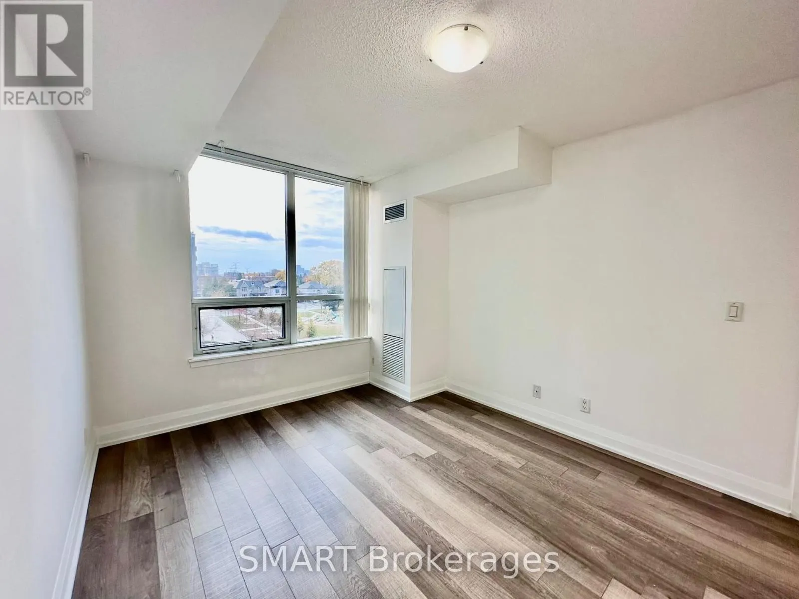 721 - 372 HIGHWAY 7 E