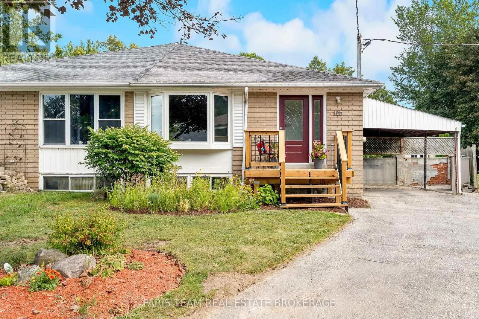107 WILLOW LANE