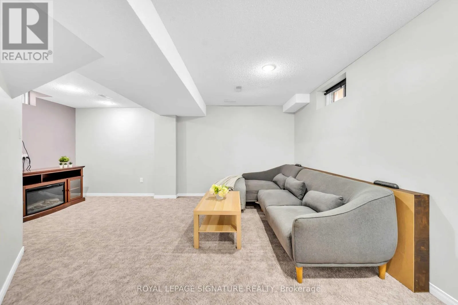 443 CARRUTHERS AVENUE