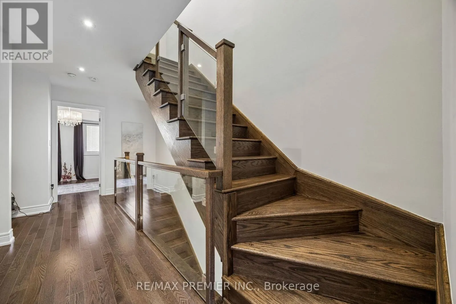20 HIAWATHA COURT