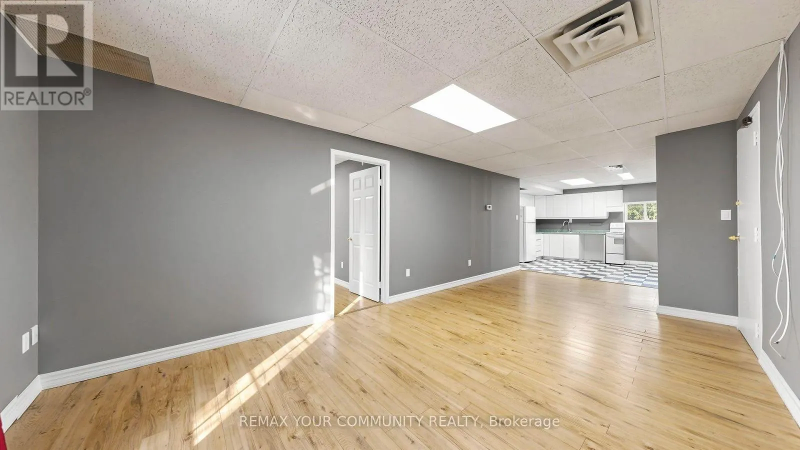 UNITS 6132 - 6140-6132 MAIN STREET N