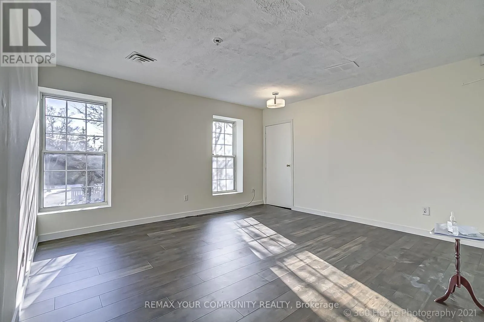 UNITS 6132 - 6140-6132 MAIN STREET N