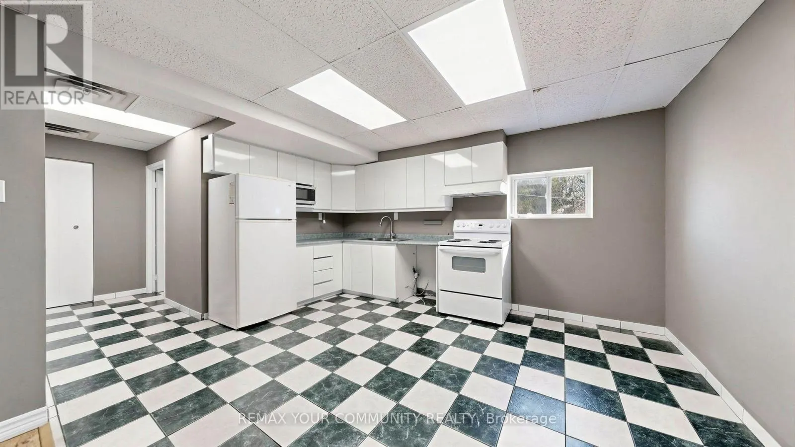 UNITS 6132 - 6140-6132 MAIN STREET N