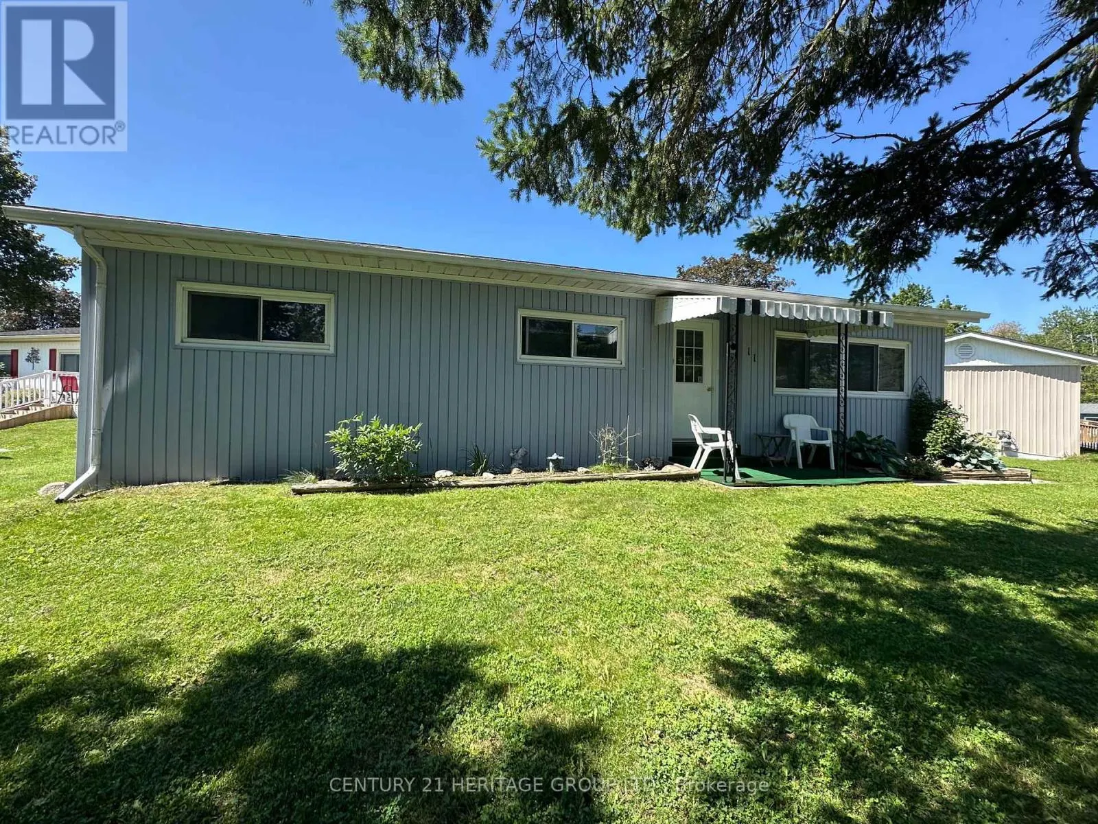 11 MAPLE COURT