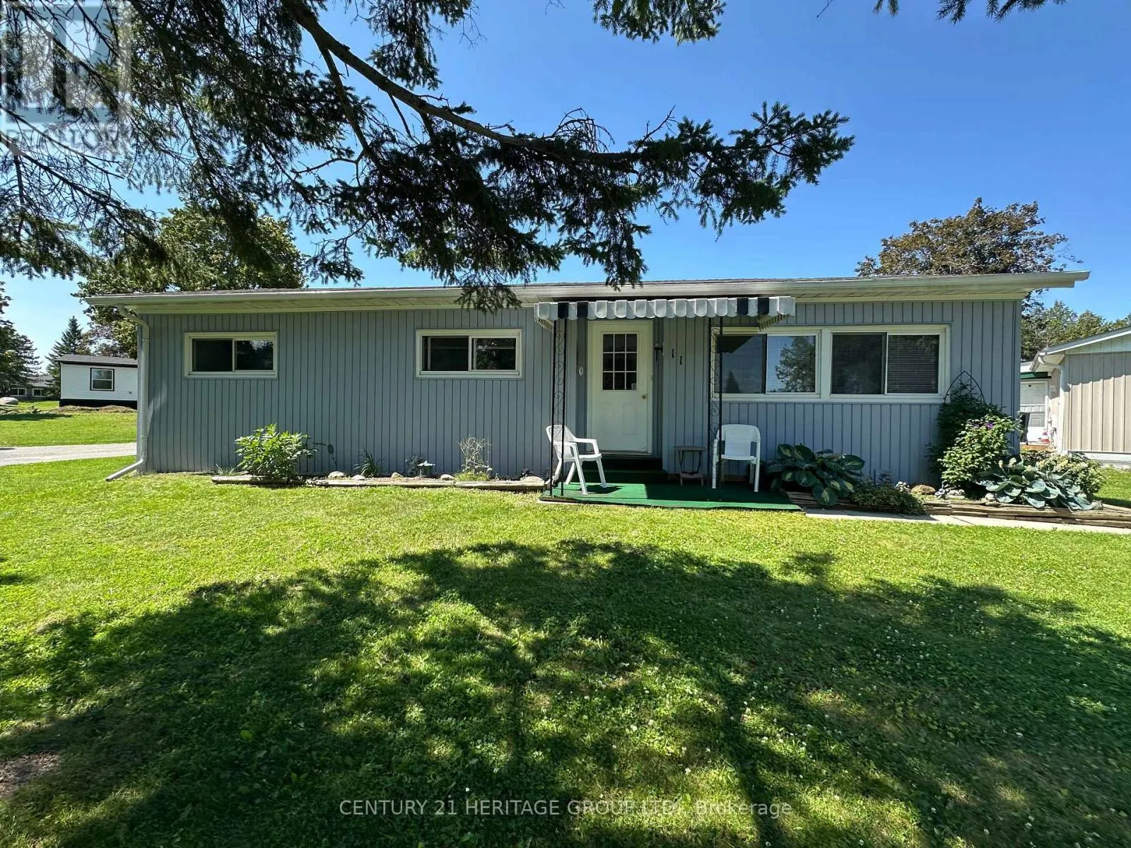 11 MAPLE COURT