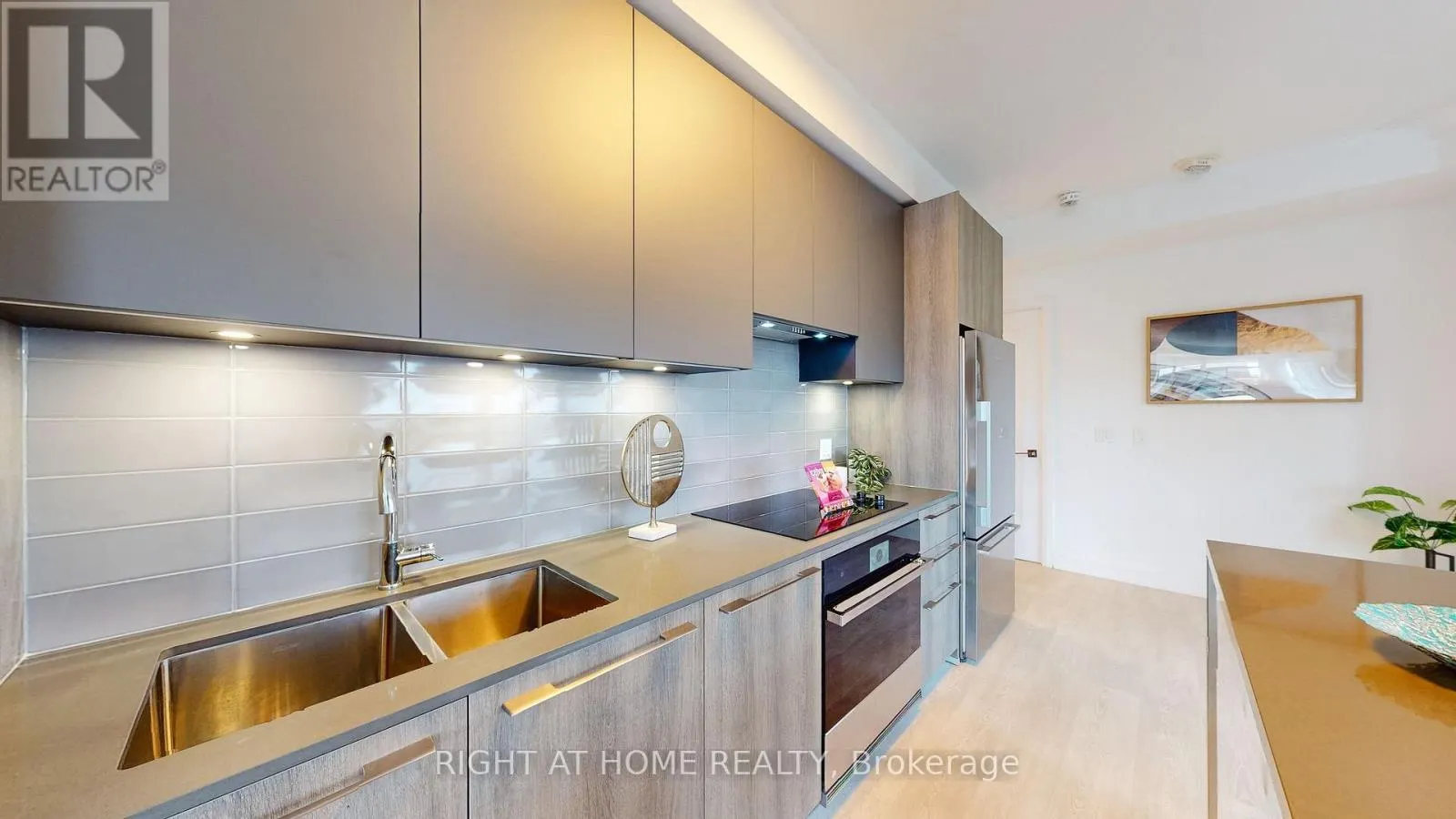 818 - 38 WATER WALK DRIVE