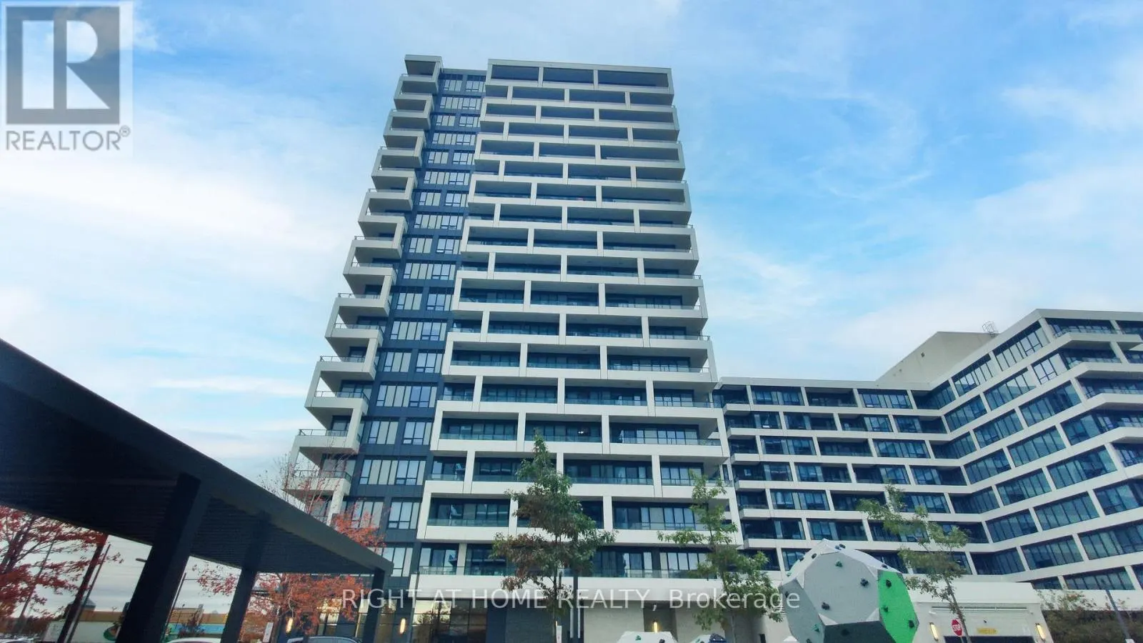 818 - 38 WATER WALK DRIVE