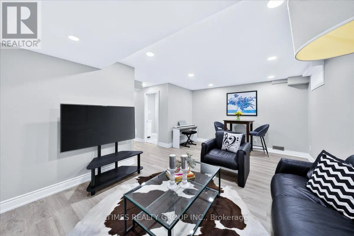 224 WESTWAY CRESCENT