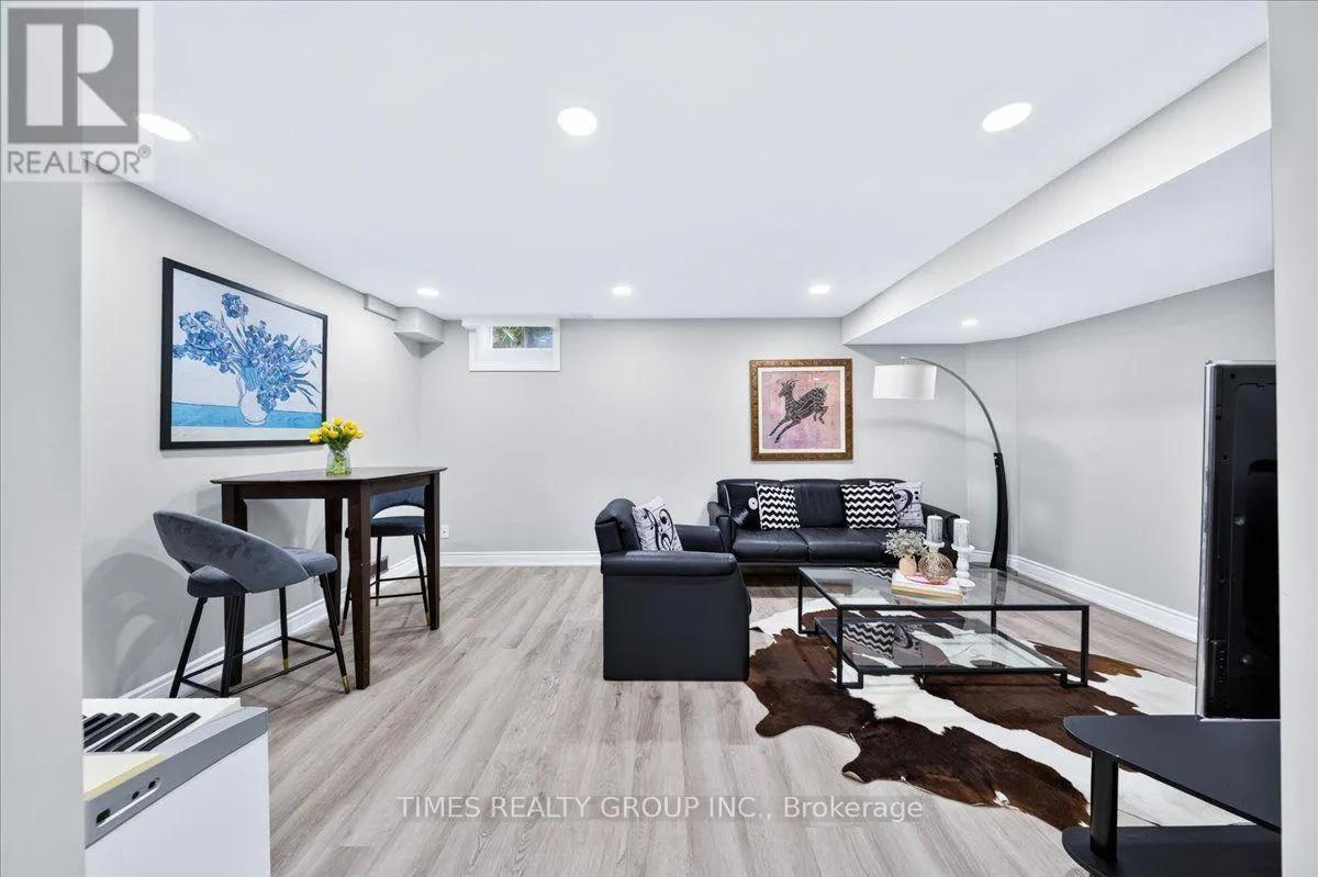 224 WESTWAY CRESCENT