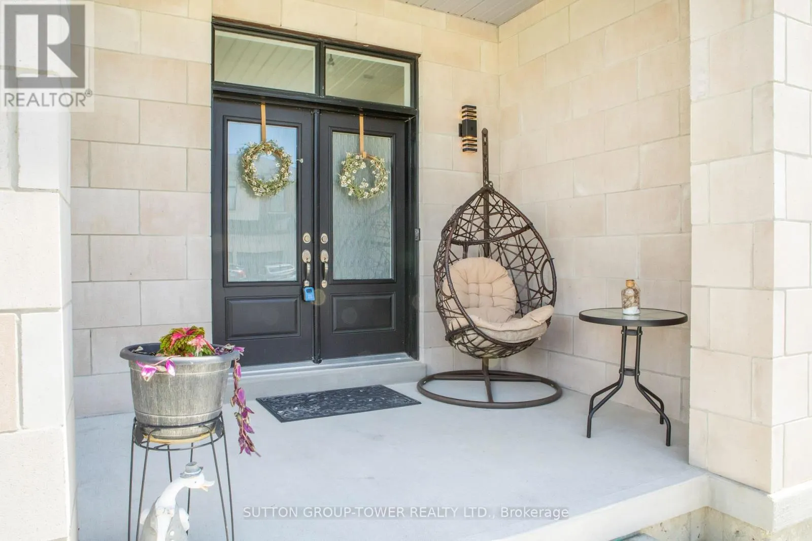 194 FERRAGINE CRESCENT