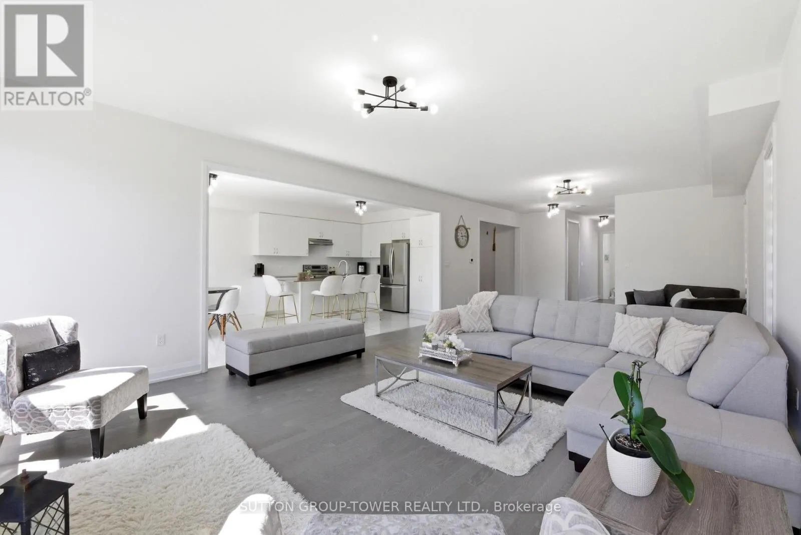 194 FERRAGINE CRESCENT