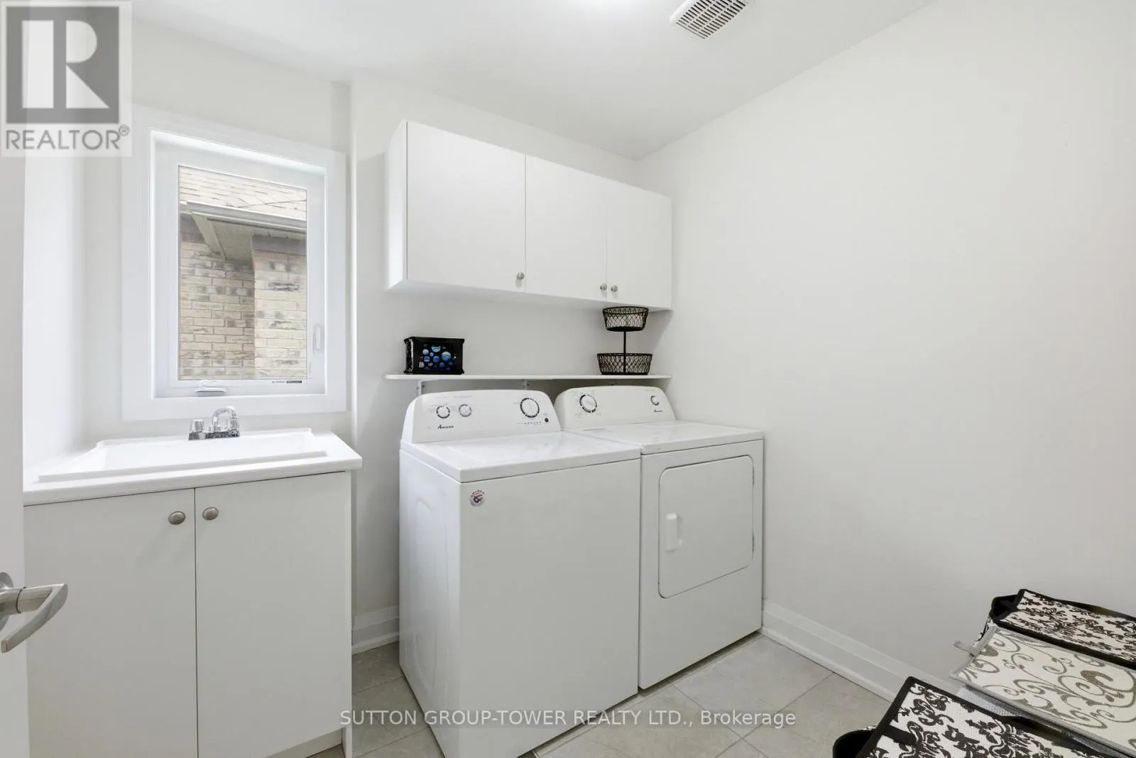 194 FERRAGINE CRESCENT