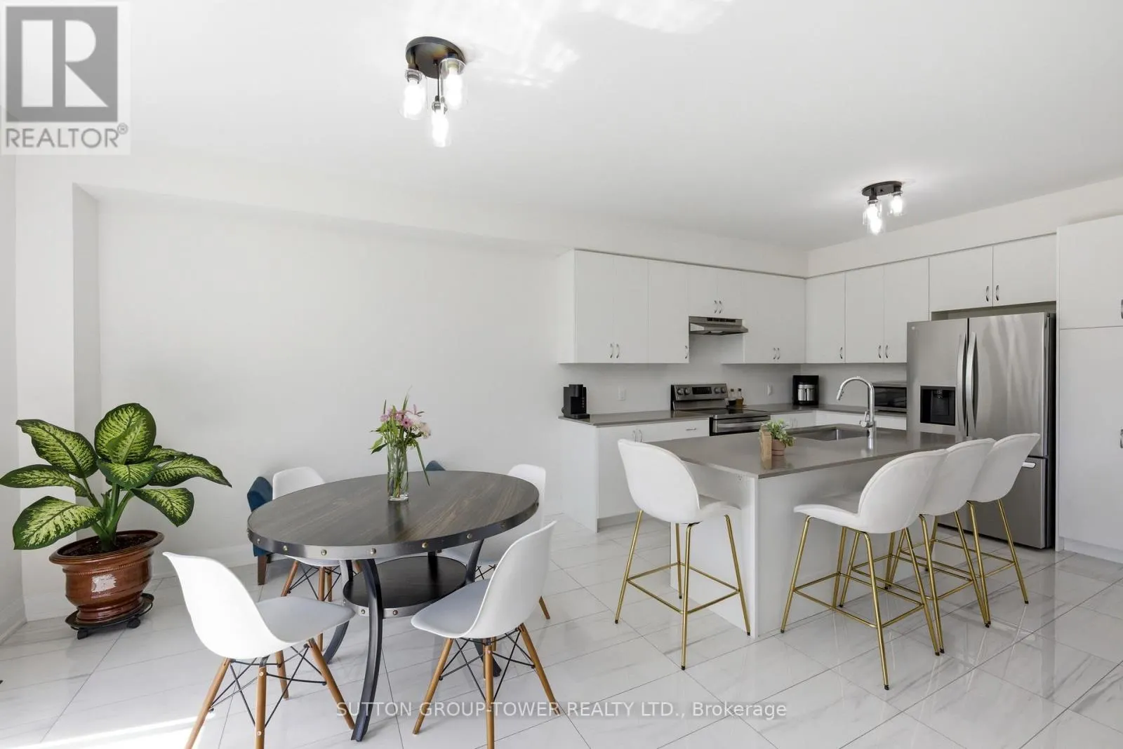 194 FERRAGINE CRESCENT