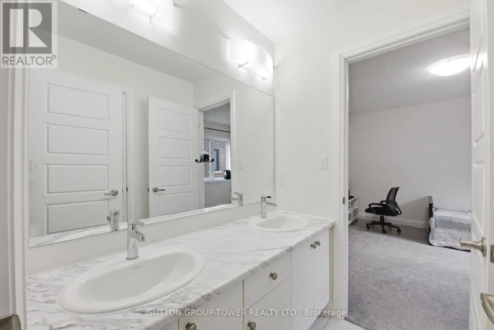 194 FERRAGINE CRESCENT