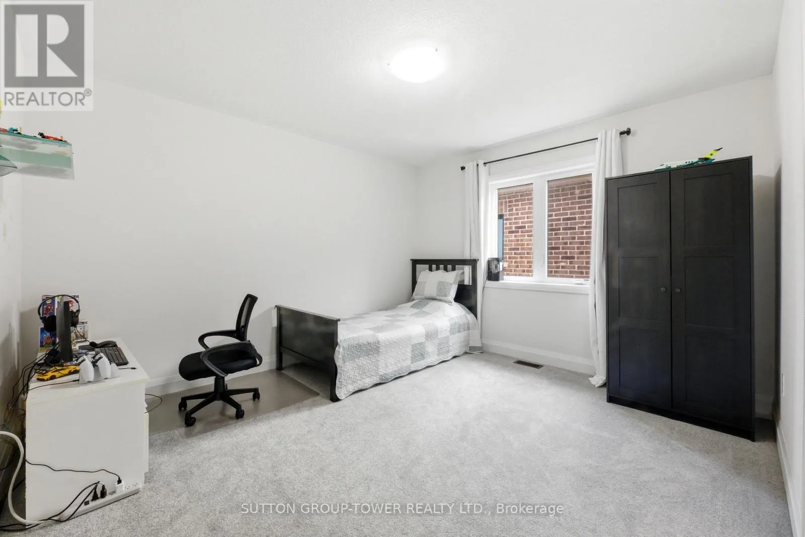 194 FERRAGINE CRESCENT
