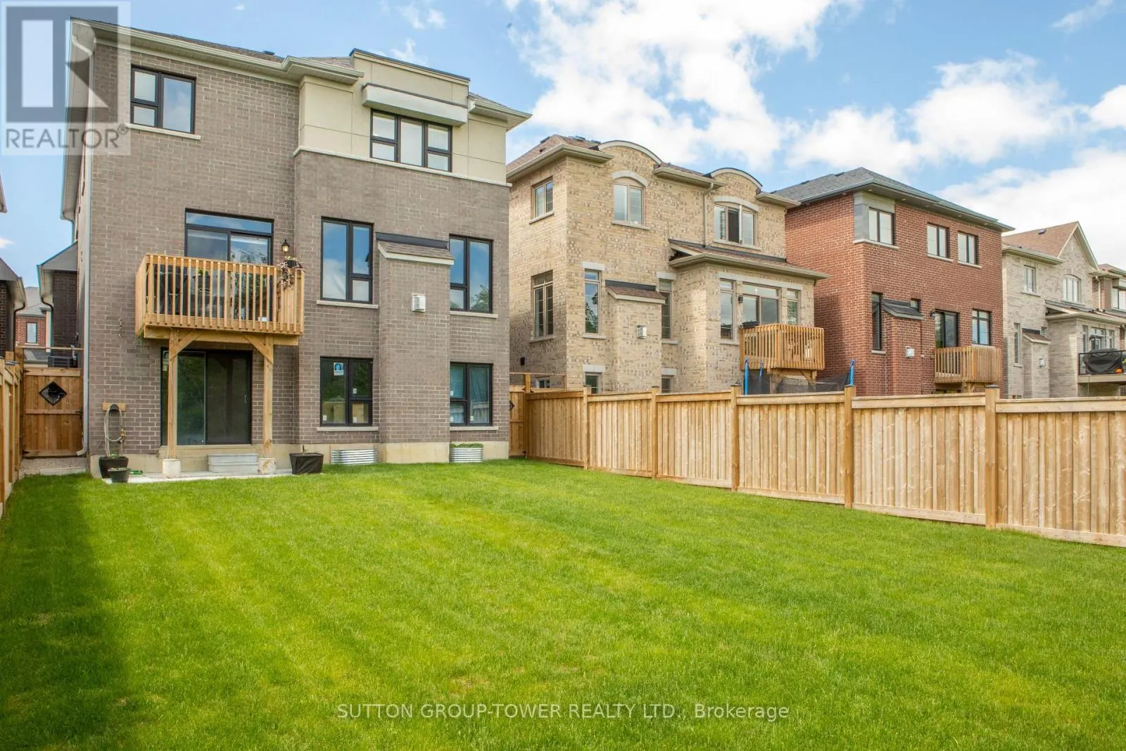 194 FERRAGINE CRESCENT