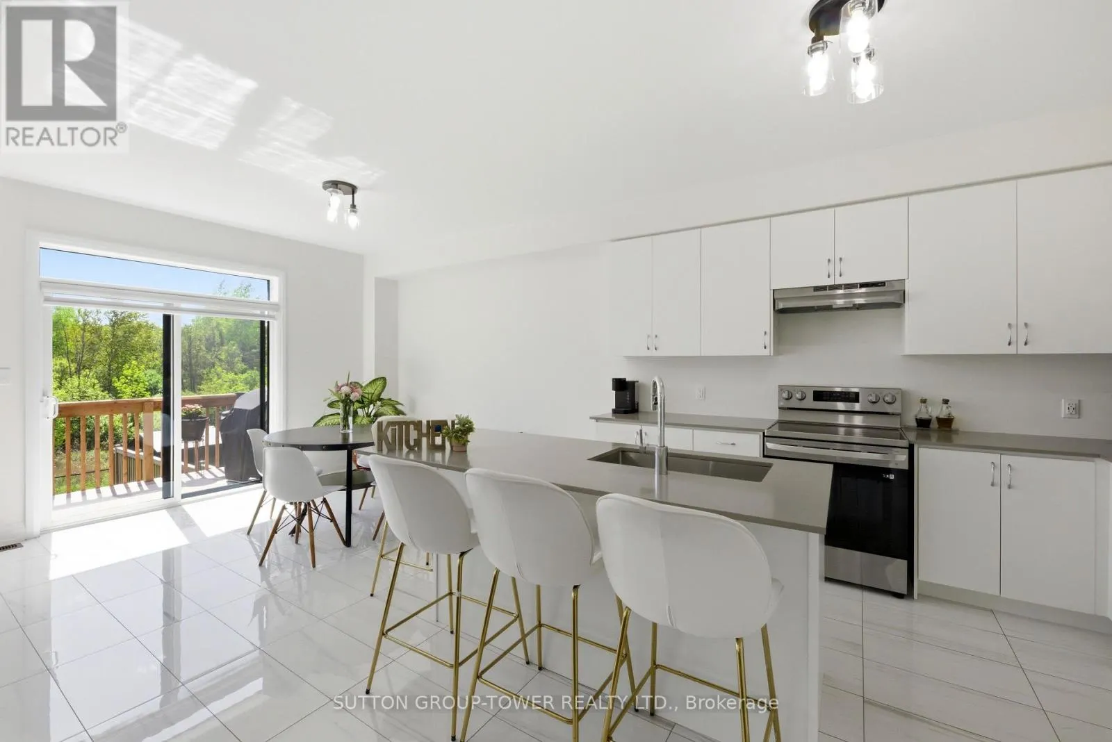 194 FERRAGINE CRESCENT