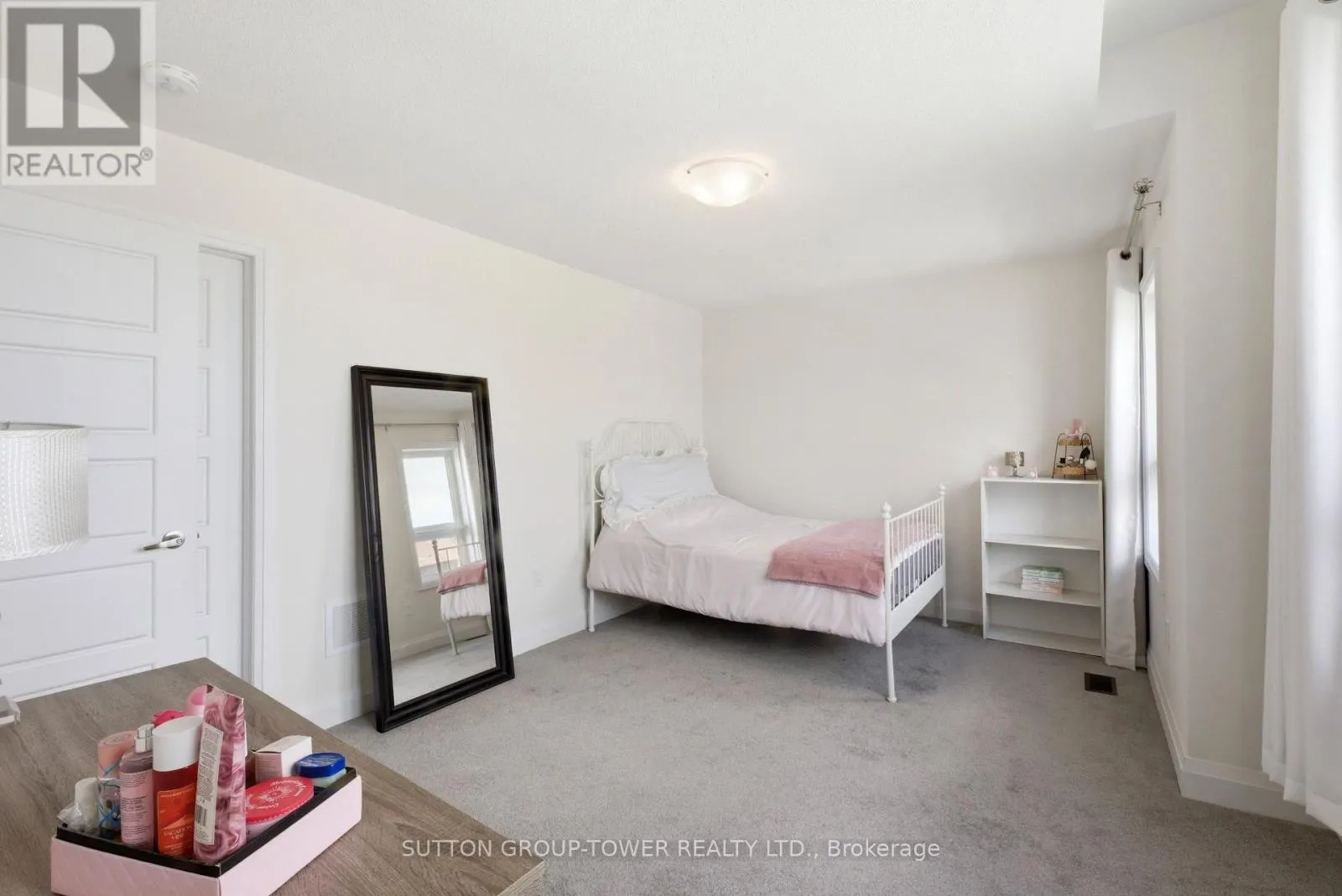 194 FERRAGINE CRESCENT