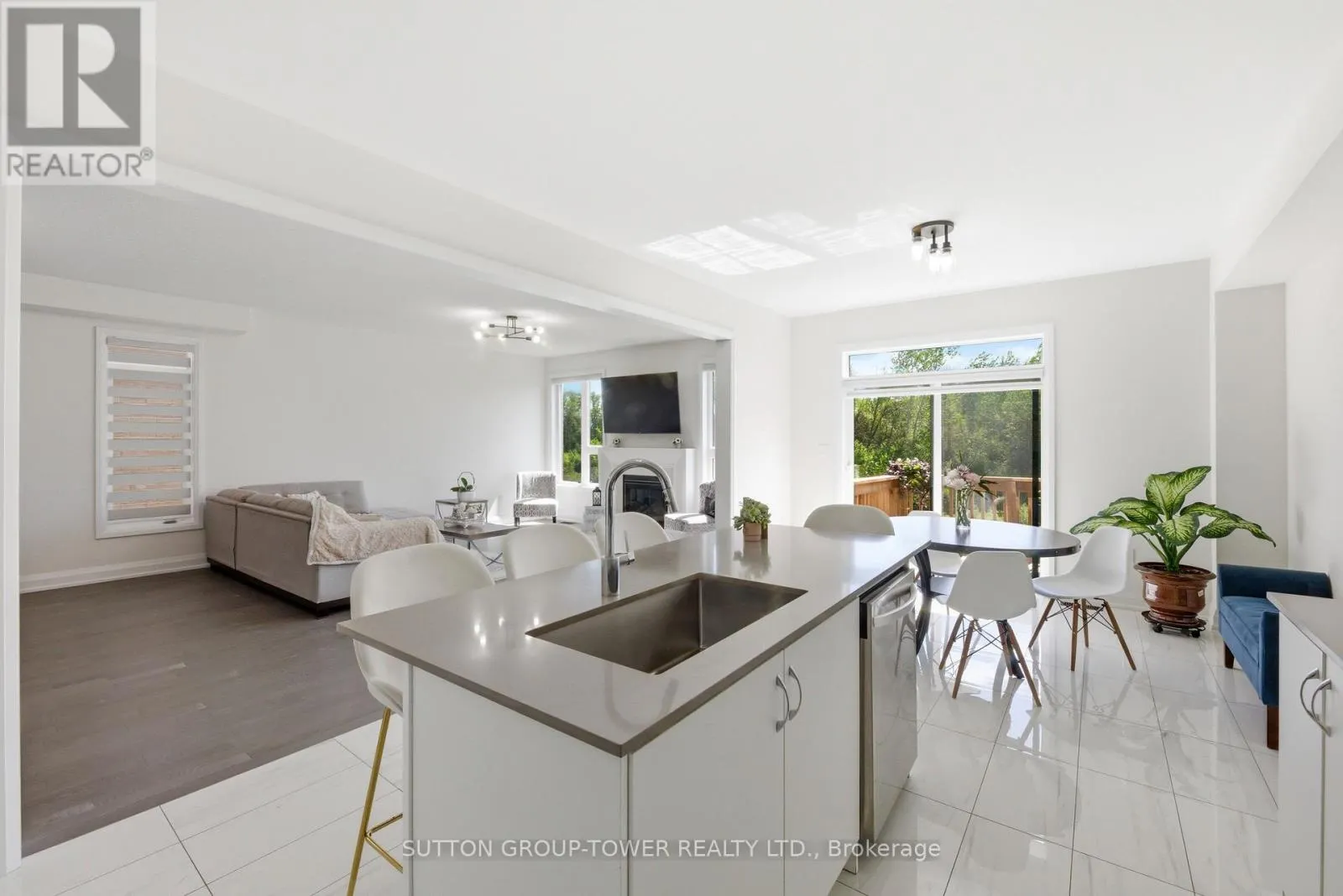 194 FERRAGINE CRESCENT