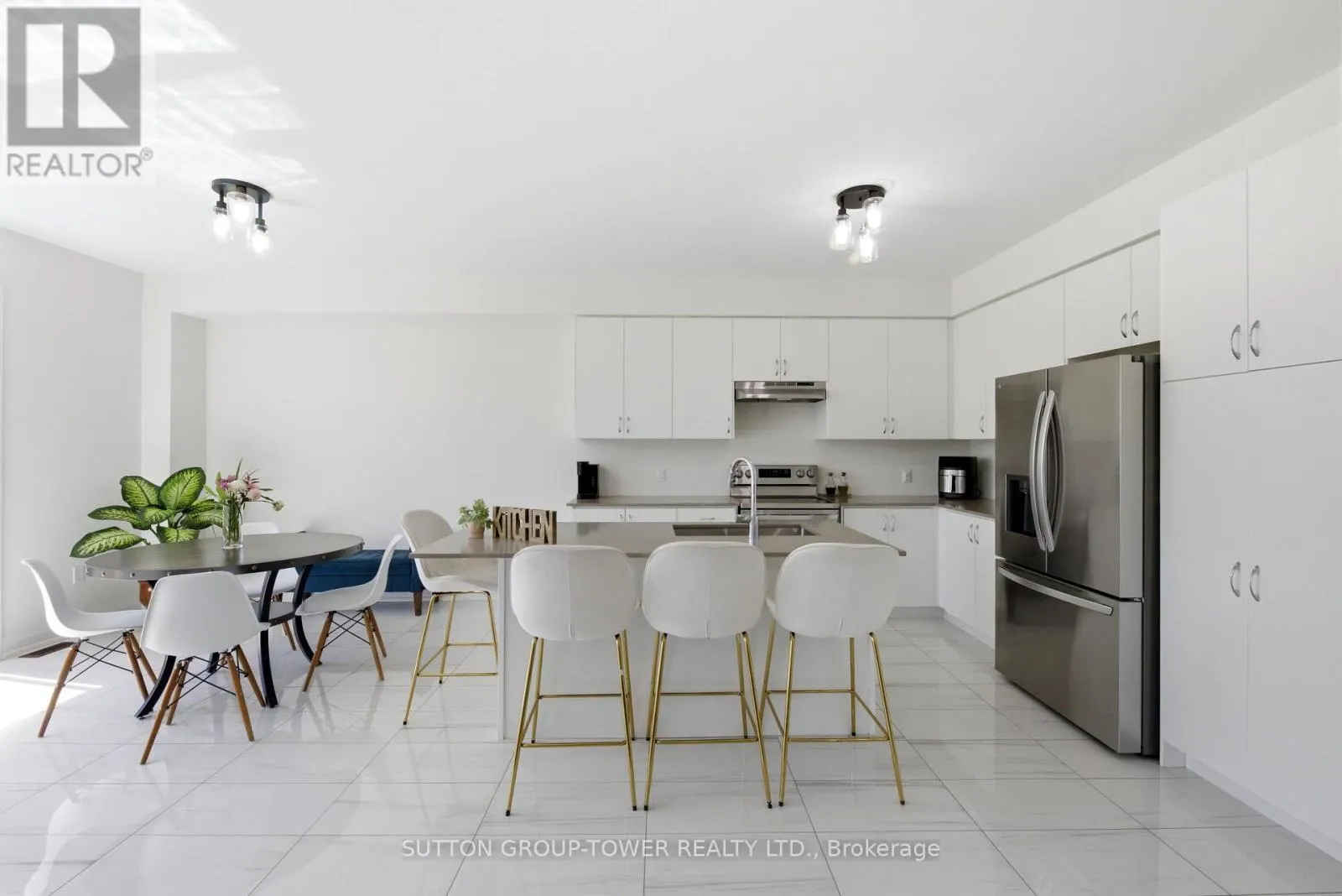 194 FERRAGINE CRESCENT