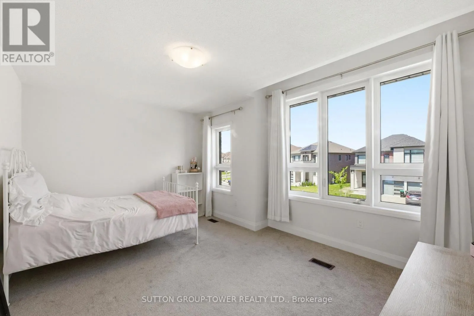 194 FERRAGINE CRESCENT