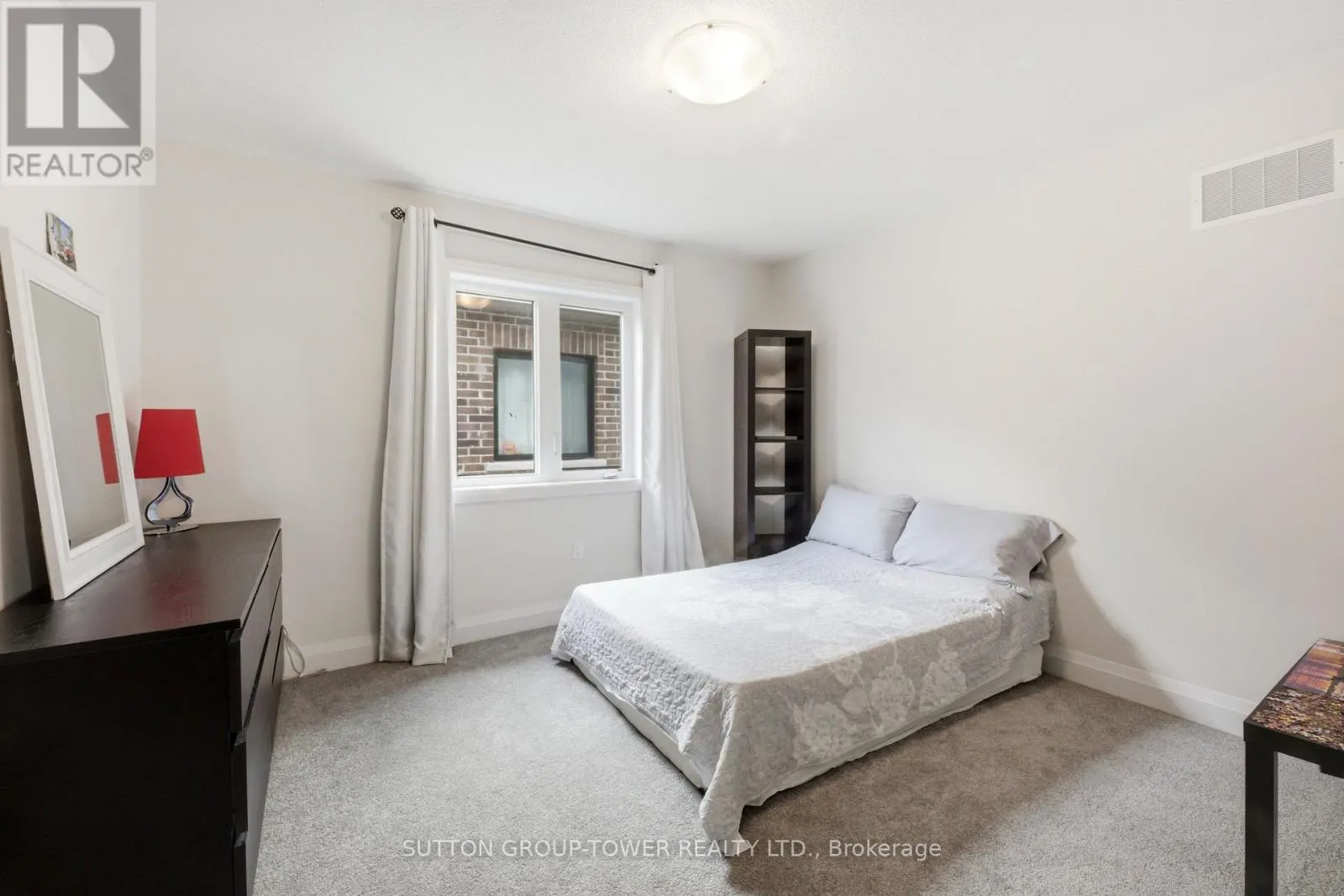 194 FERRAGINE CRESCENT