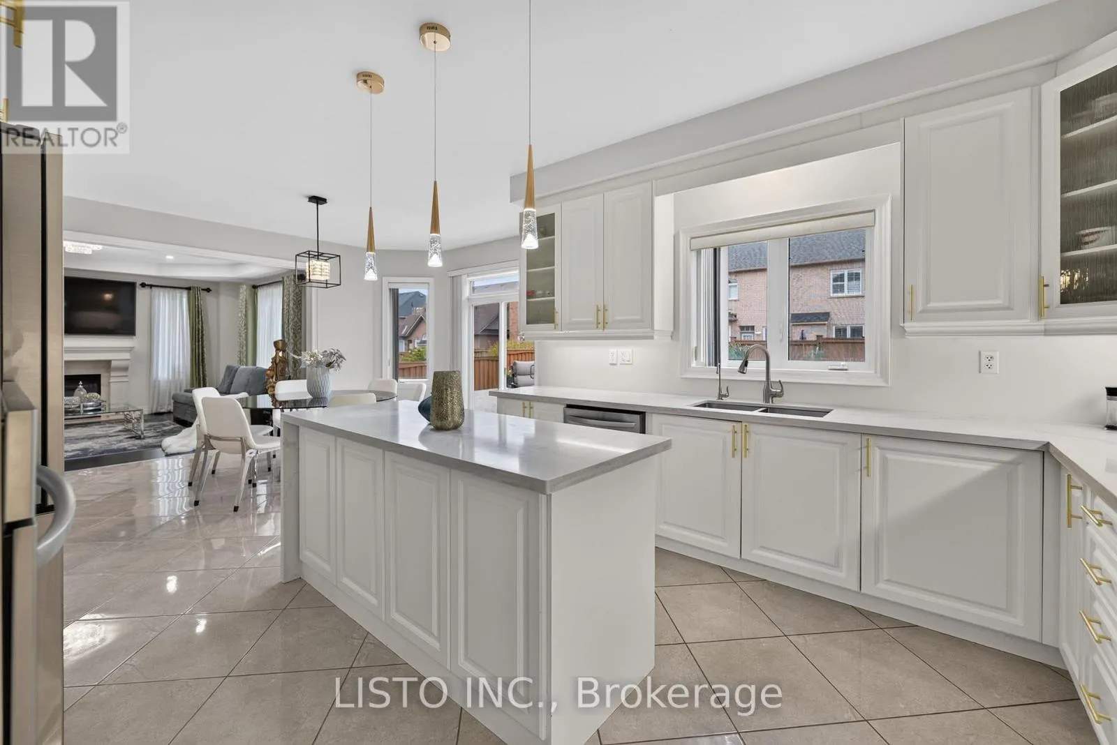 34 GREENFOREST GROVE