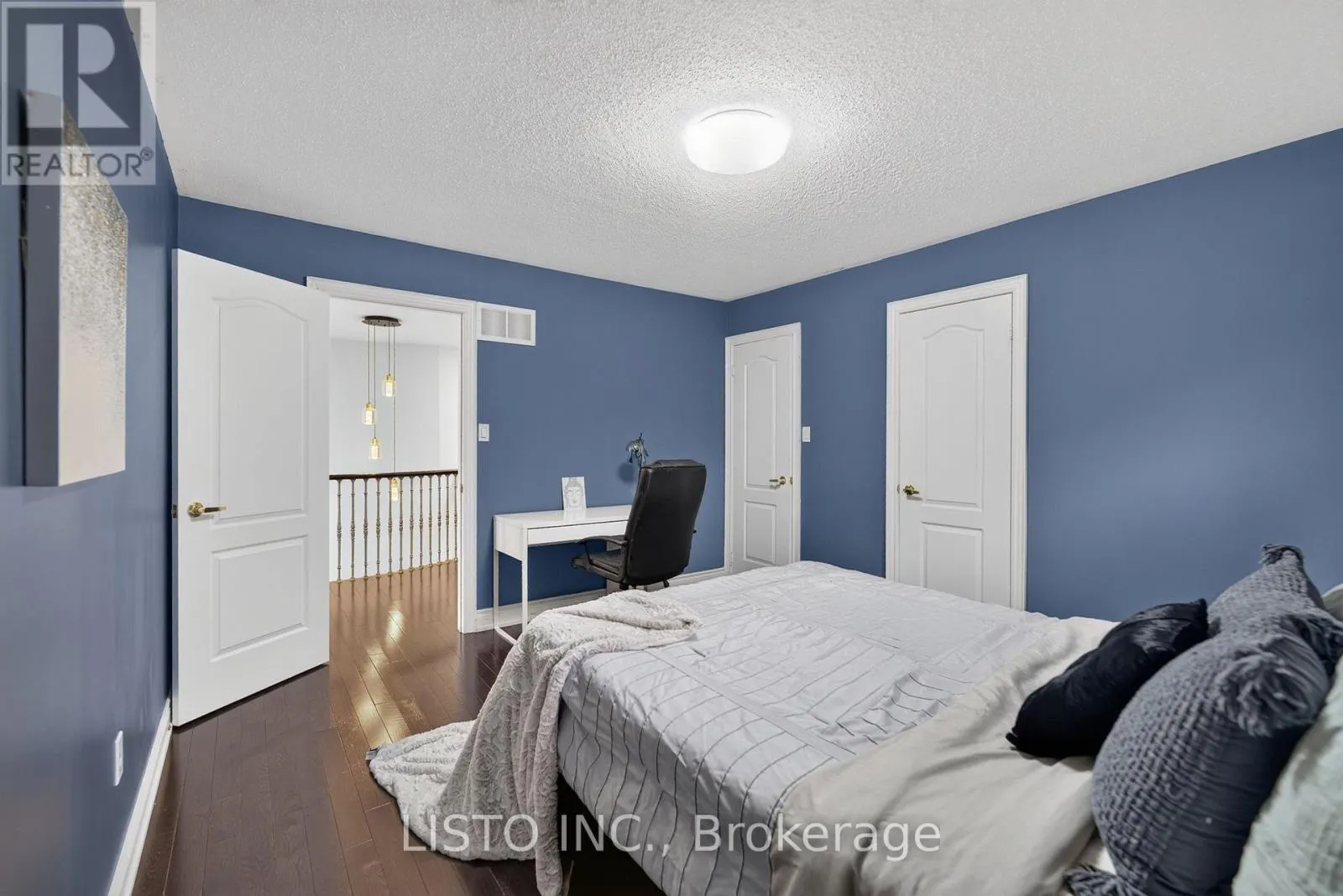 34 GREENFOREST GROVE