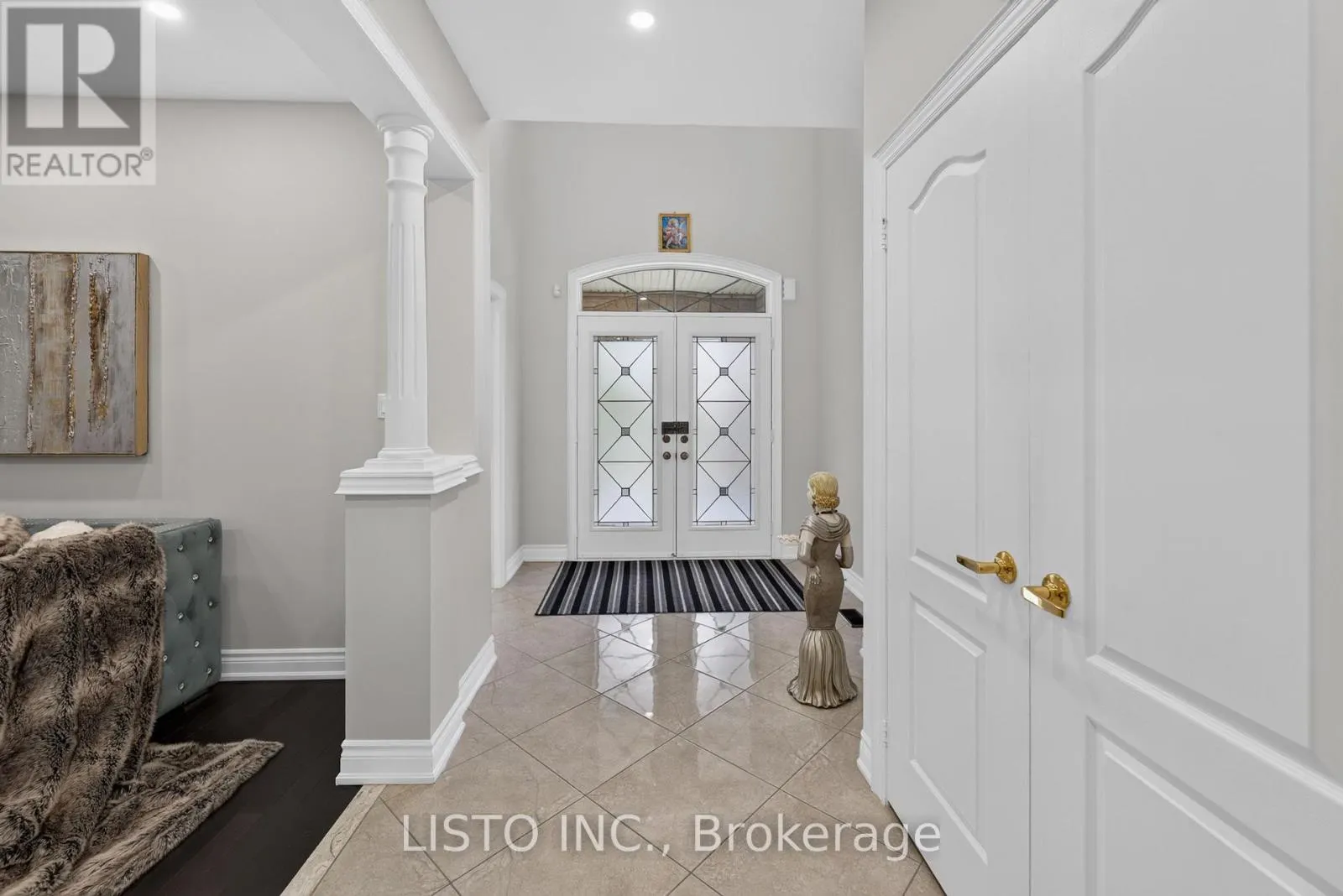 34 GREENFOREST GROVE