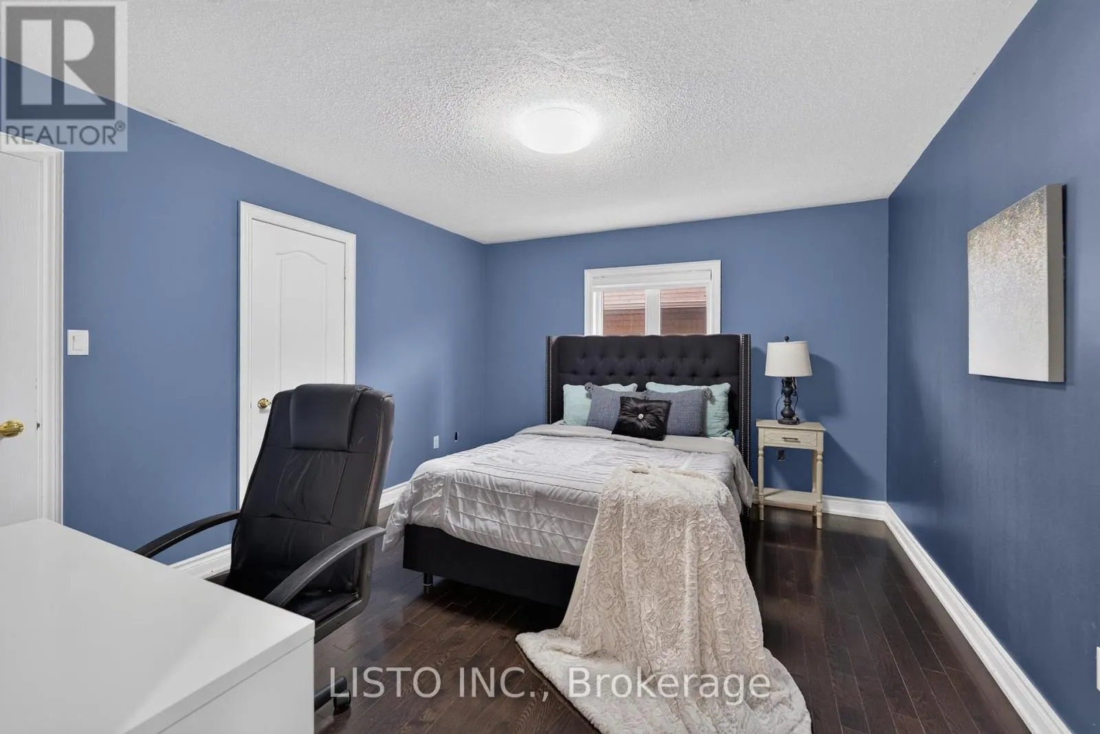 34 GREENFOREST GROVE