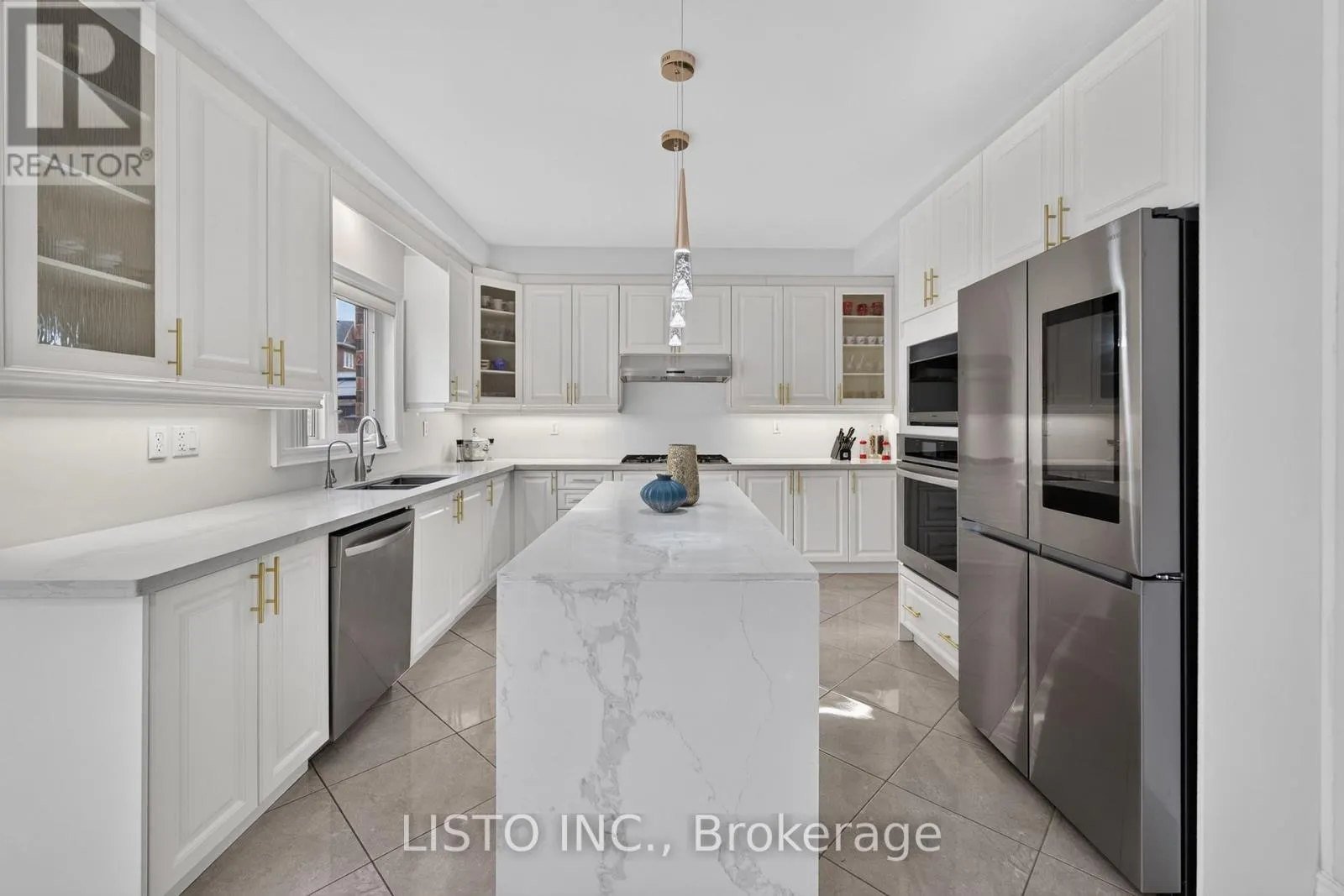 34 GREENFOREST GROVE