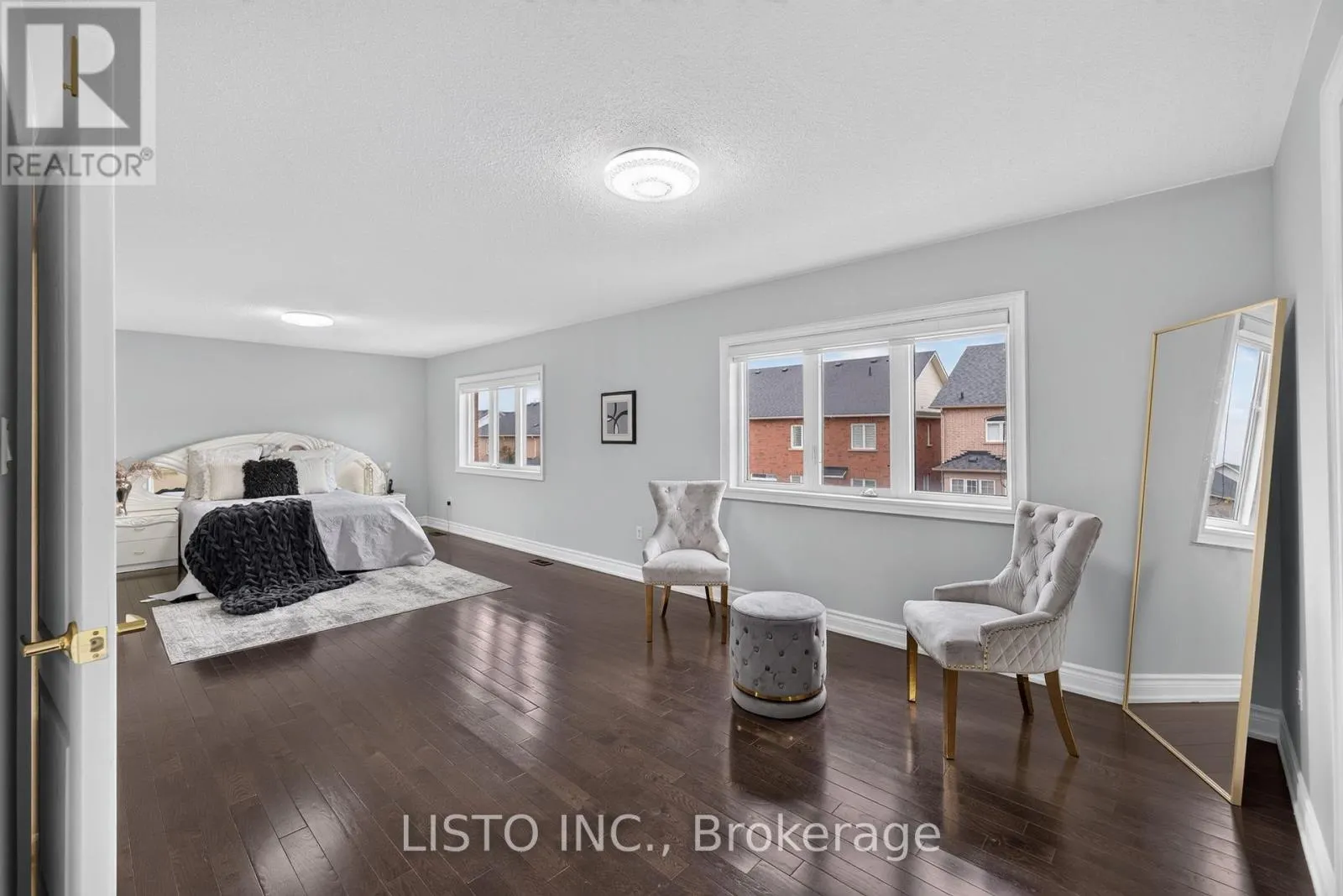 34 GREENFOREST GROVE