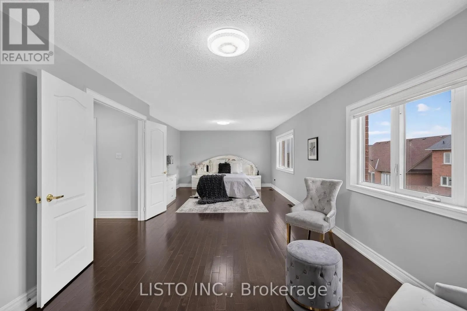 34 GREENFOREST GROVE