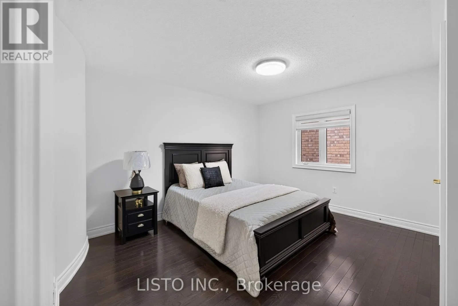 34 GREENFOREST GROVE