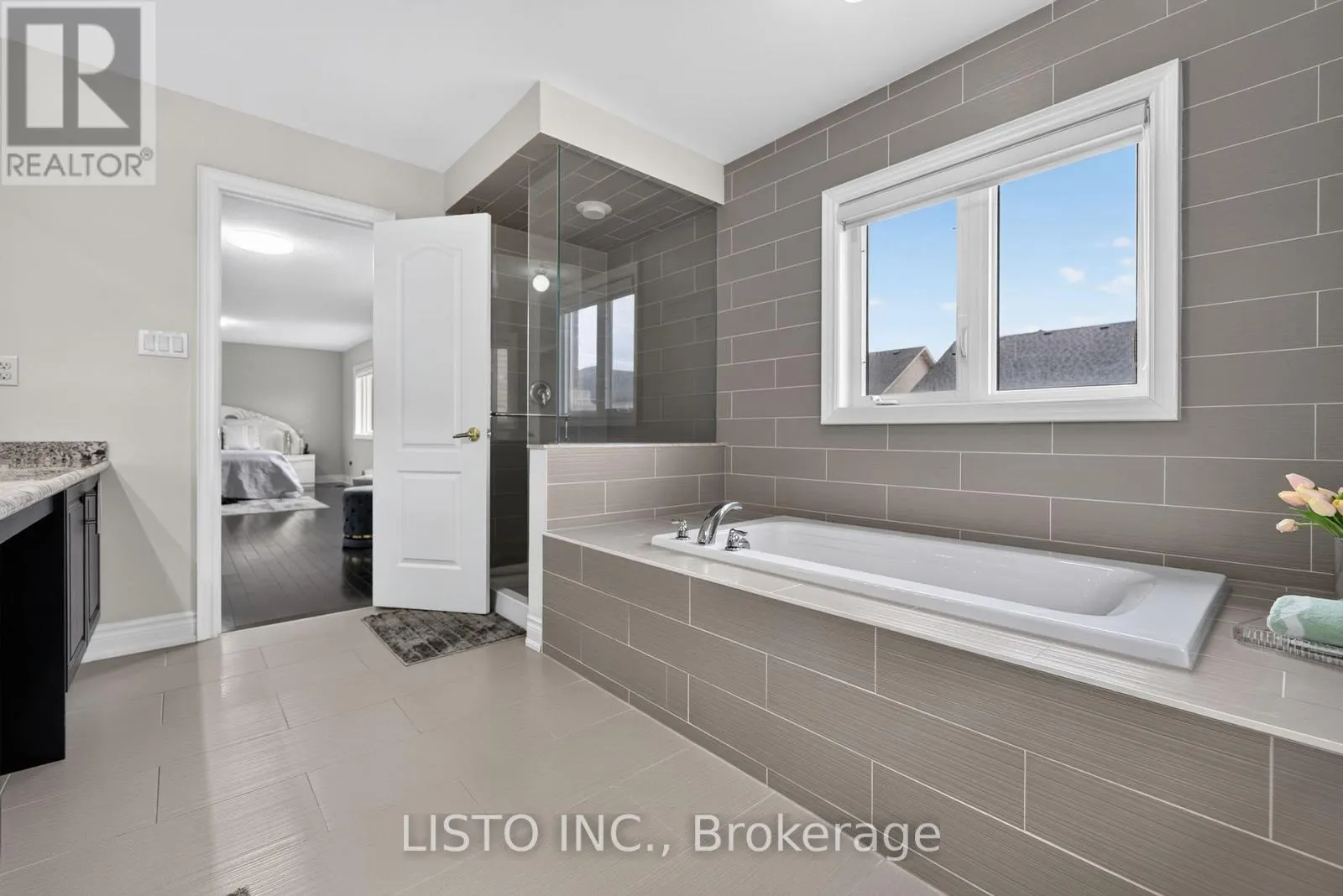 34 GREENFOREST GROVE