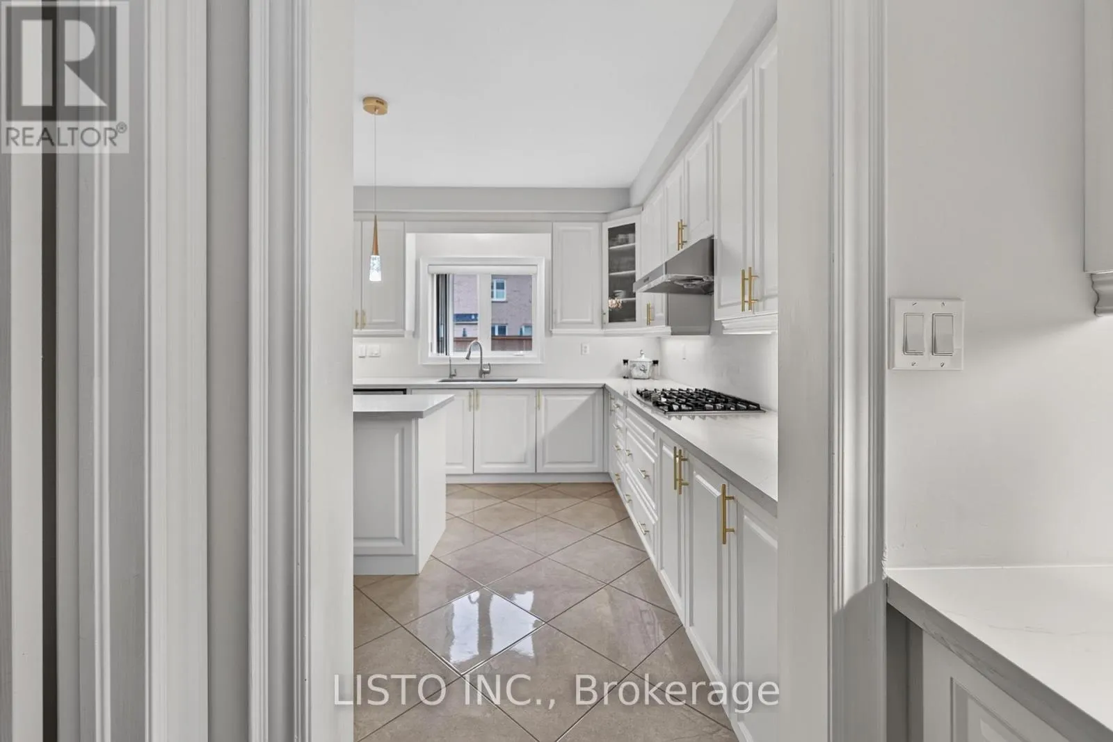 34 GREENFOREST GROVE