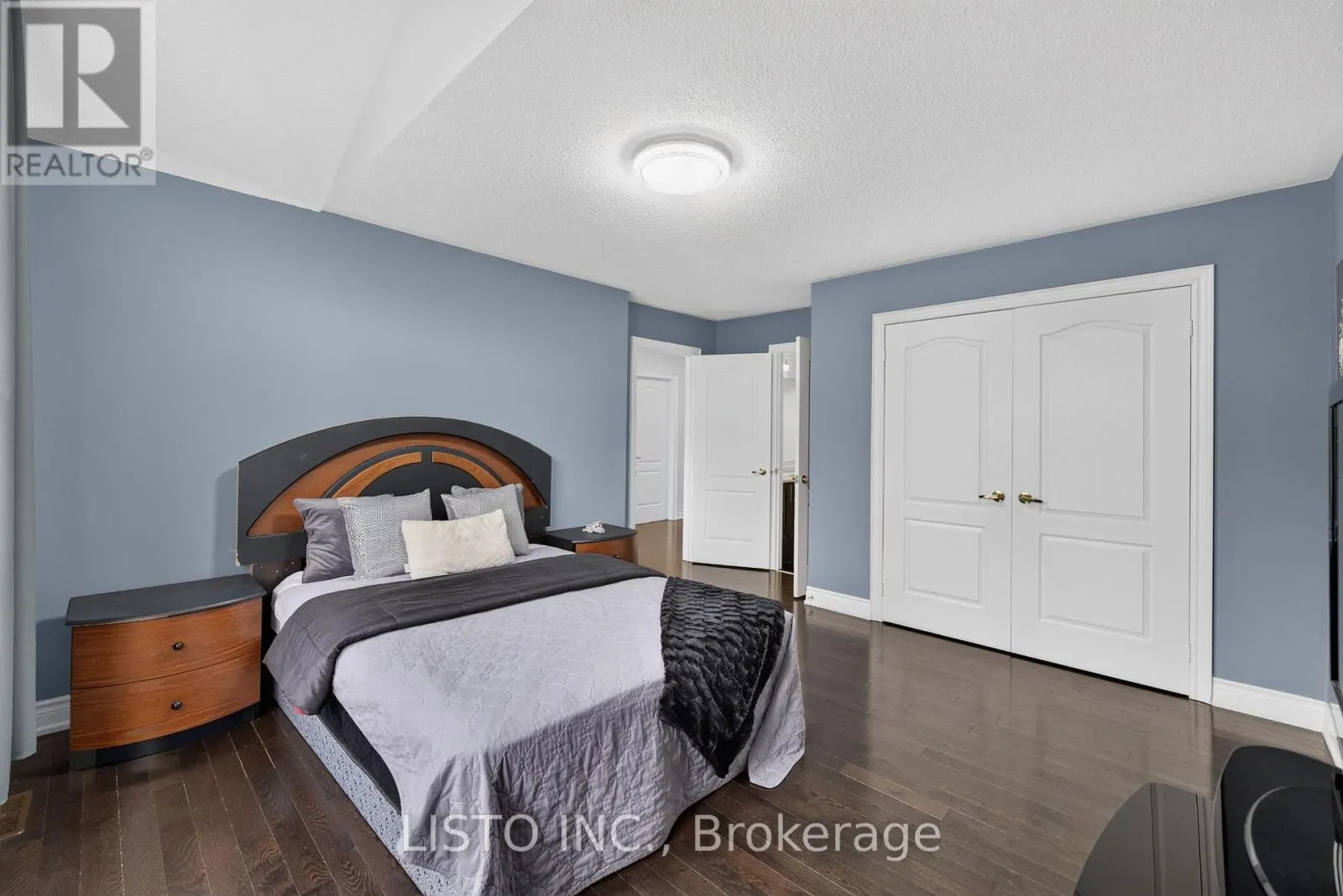 34 GREENFOREST GROVE