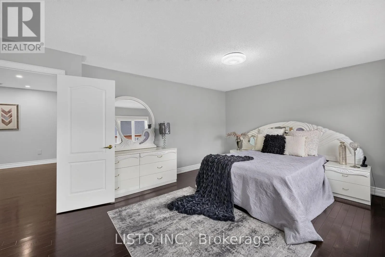 34 GREENFOREST GROVE