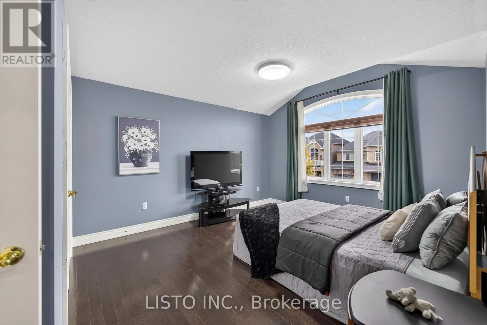34 GREENFOREST GROVE