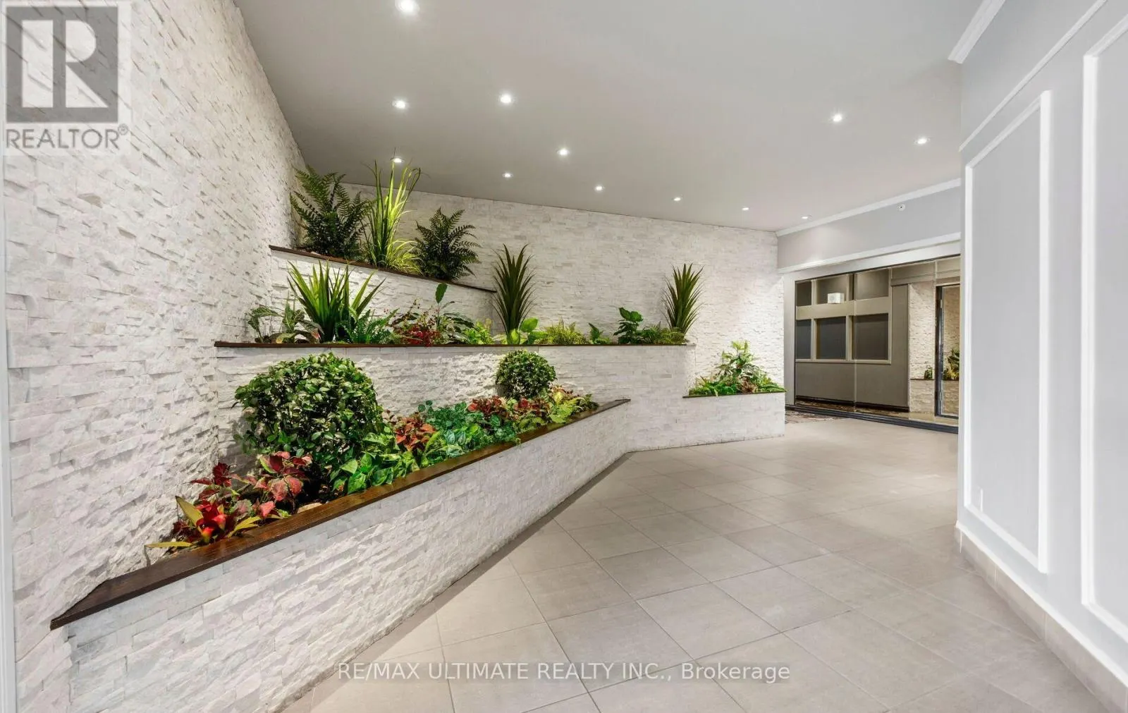 PH9 - 55 AUSTIN DRIVE