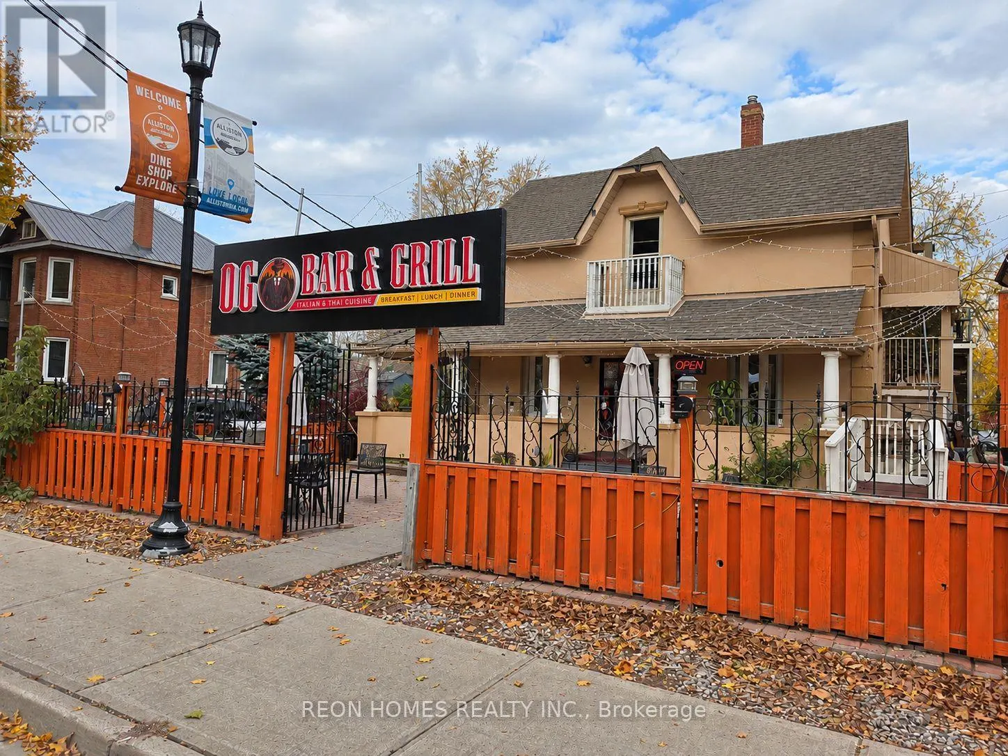 126 VICTORIA STREET W